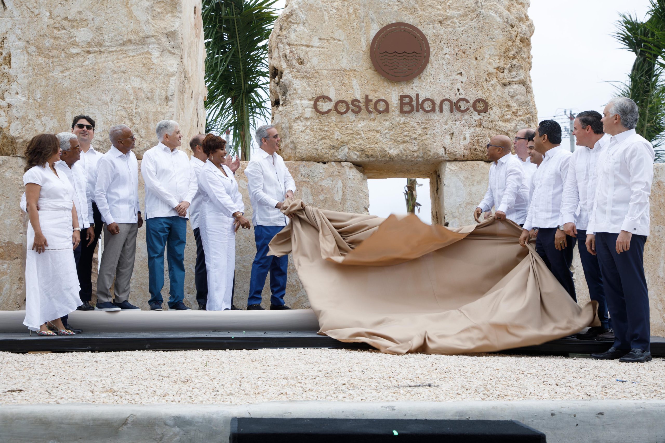 Abinader anuncia transformación integral de Boca Chica con inversión de RD$20,000 millones Abinader anuncia transformación integral de Boca Chica con inversión de RD$20,000 millones