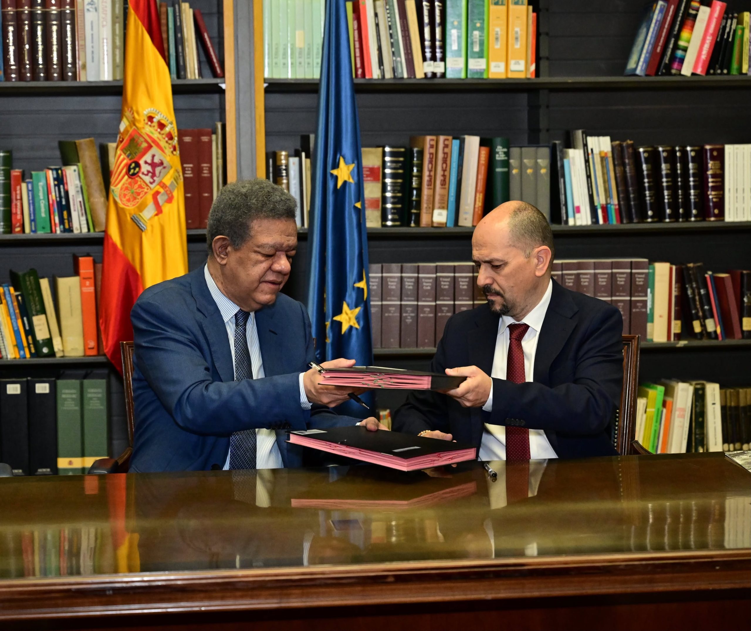 Leonel Fernández desarrolla en Madrid agenda académica, cultural y política con la diáspora dominicana