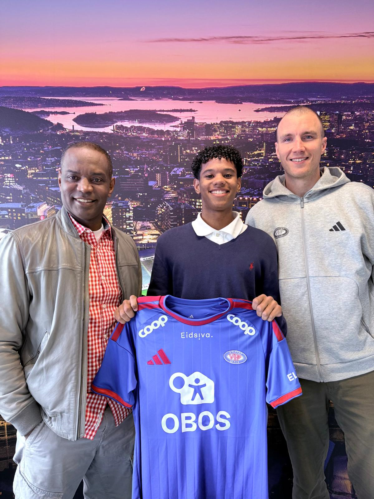Jancarlos Ramírez hace historia: joven dominicano firma con club europeo a los 15 años Jancarlos Ramírez hace historia: joven dominicano firma con club europeo a los 15 años