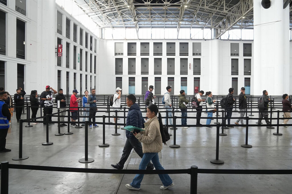 La regularización en España roza el millón de solicitudes a dos semanas del cierre del plazo La regularización en España roza el millón de solicitudes a dos semanas del cierre del plazo