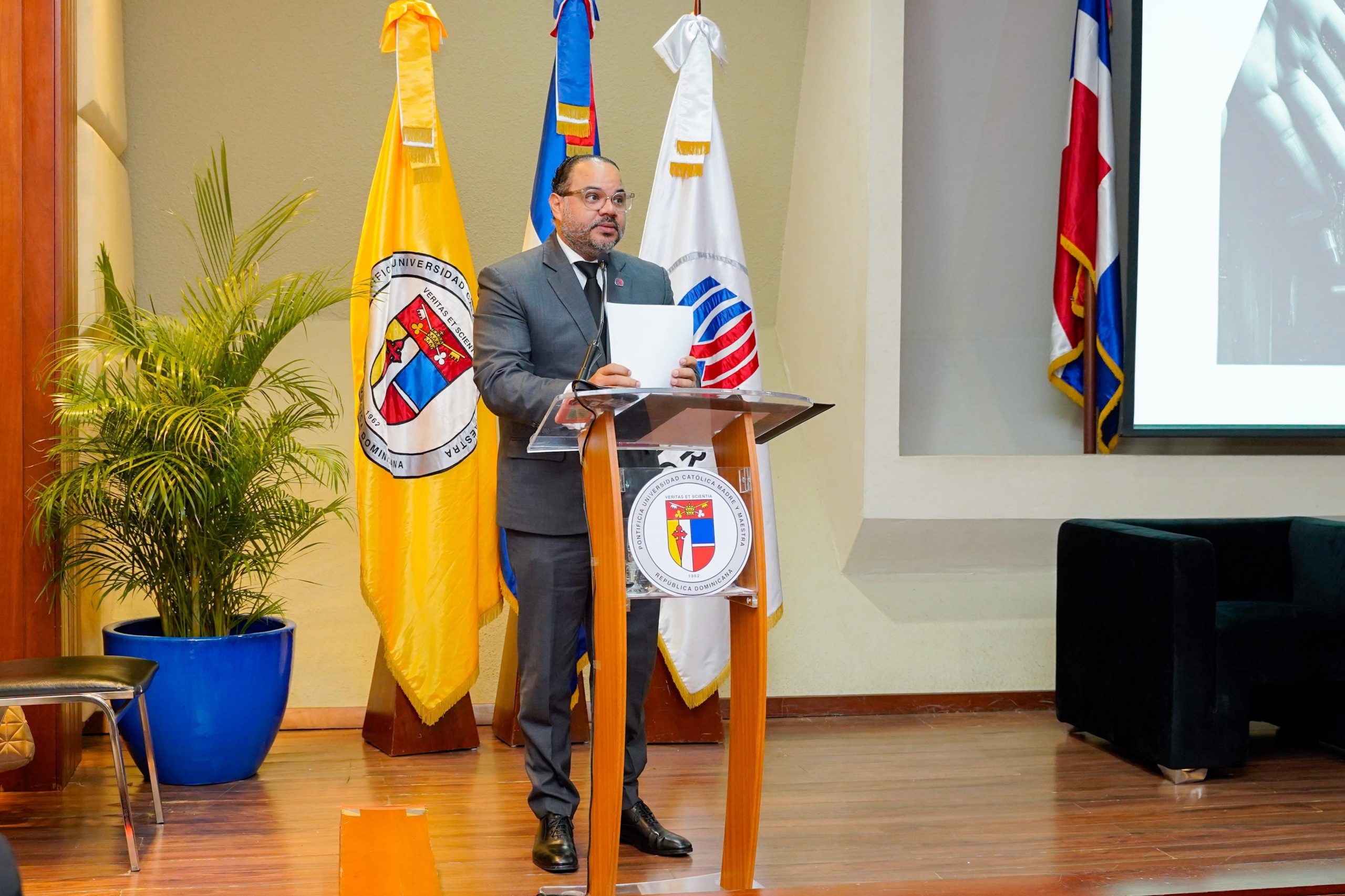Defensor del Pueblo impulsa diálogo sobre adicciones y salud mental