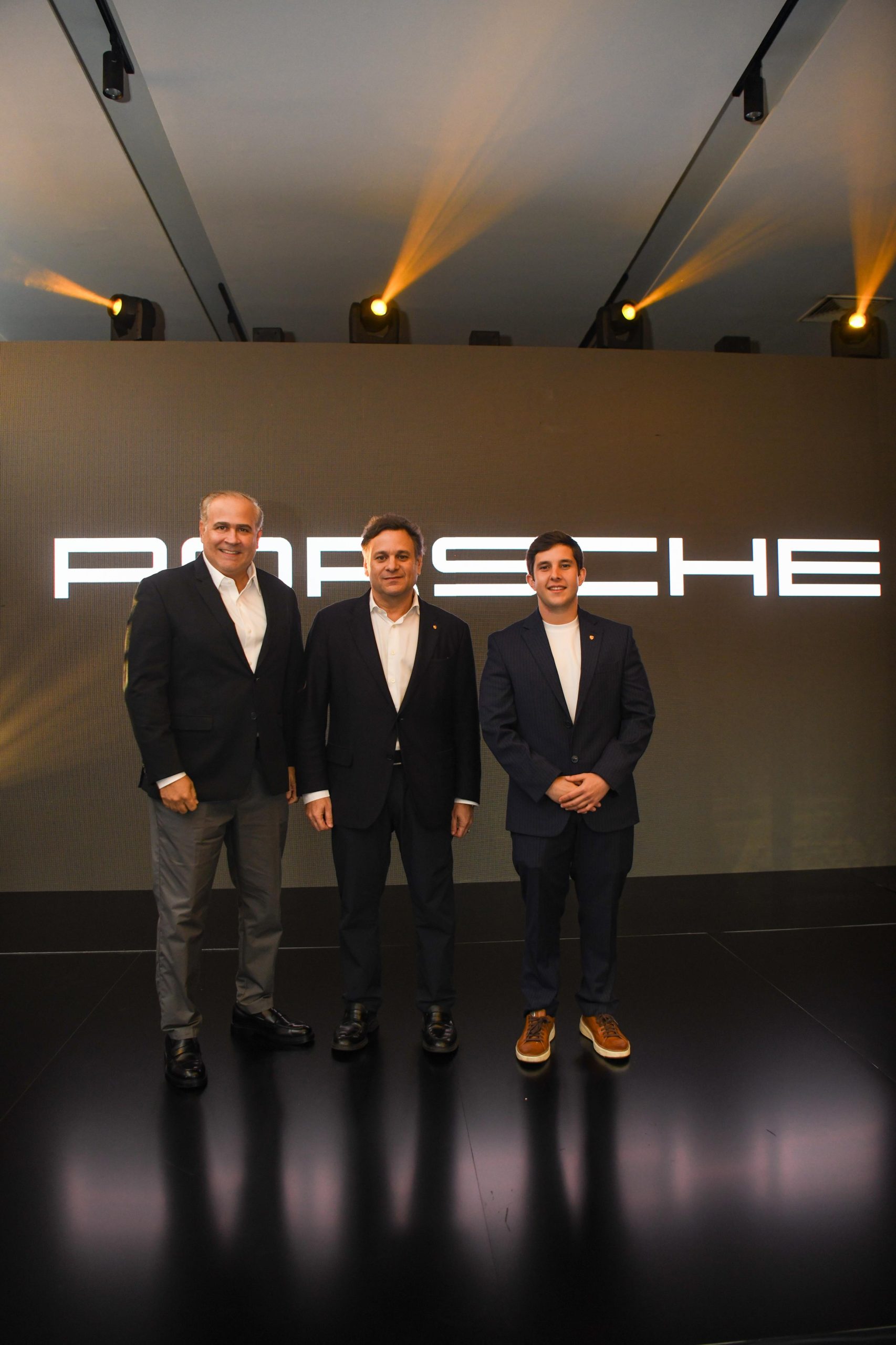 Tecnología híbrida de Porsche eleva el rendimiento deportivo con mayor eficiencia energética Tecnología híbrida de Porsche eleva el rendimiento deportivo con mayor eficiencia energética