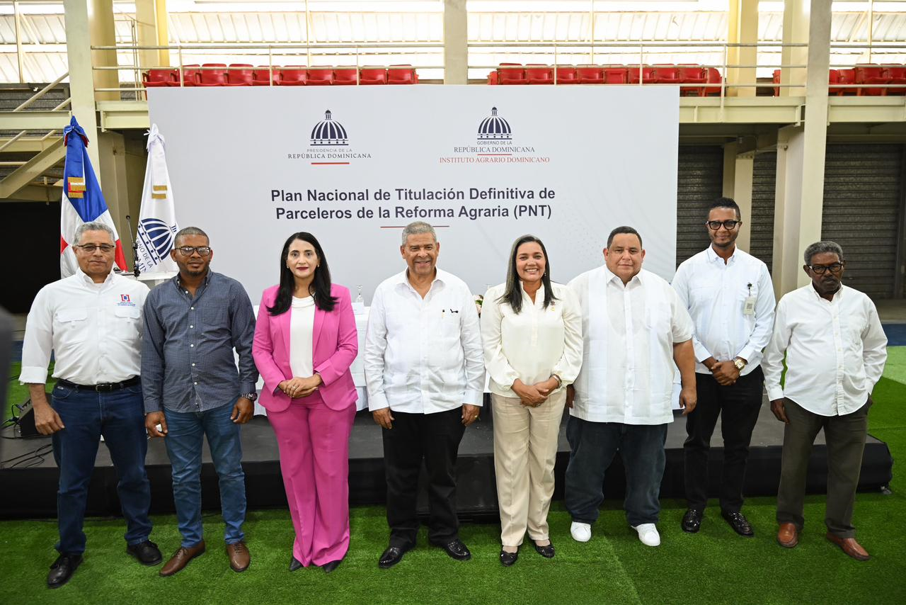 IAD inicia en Azua el Plan Nacional de Titulación Definitiva que beneficiará a más de 4 mil parceleros de la Reforma Agraria IAD inicia en Azua el Plan Nacional de Titulación Definitiva que beneficiará a más de 4 mil parceleros de la Reforma Agraria
