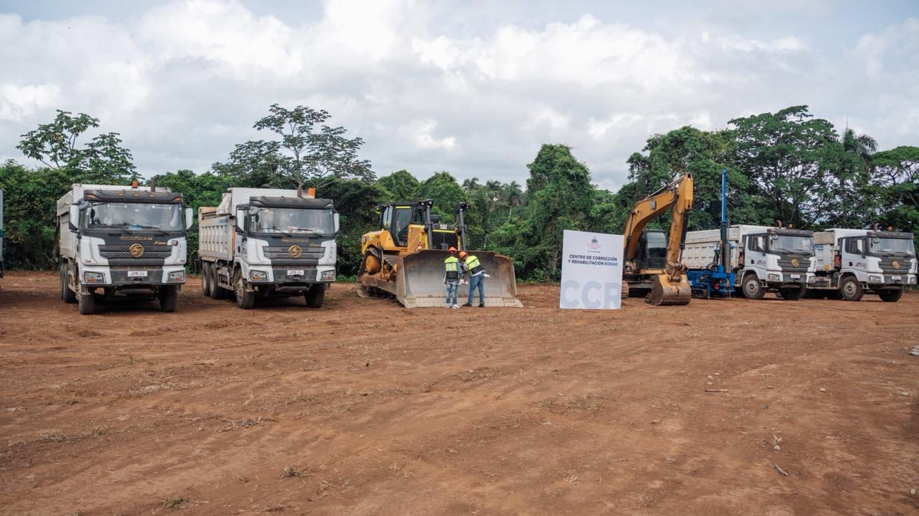 Bonao contará con un nuevo CCR para 700 privados de libertad; el ministro Mivhed inicia los trabajos de construcción Bonao contará con un nuevo CCR para 700 privados de libertad; el ministro Mivhed inicia los trabajos de construcción