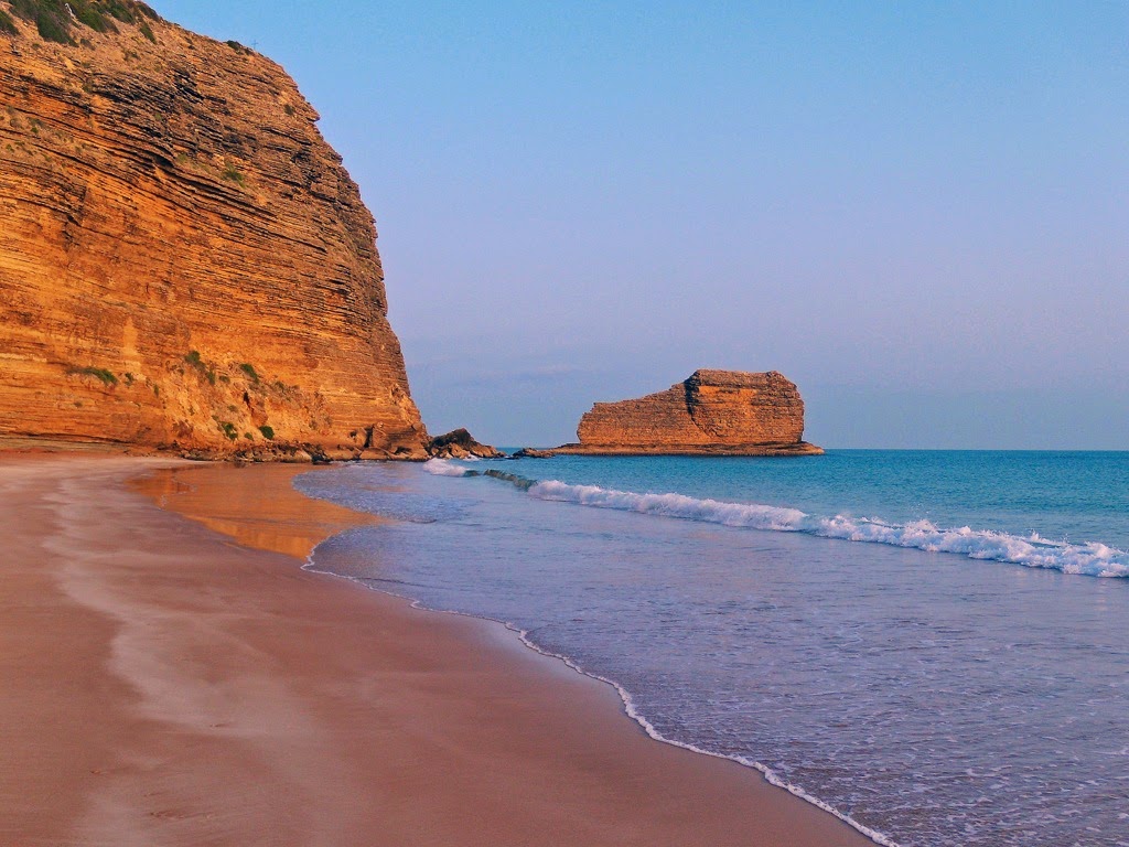 Montecristi es mucho más que El Morro Montecristi es mucho más que El Morro