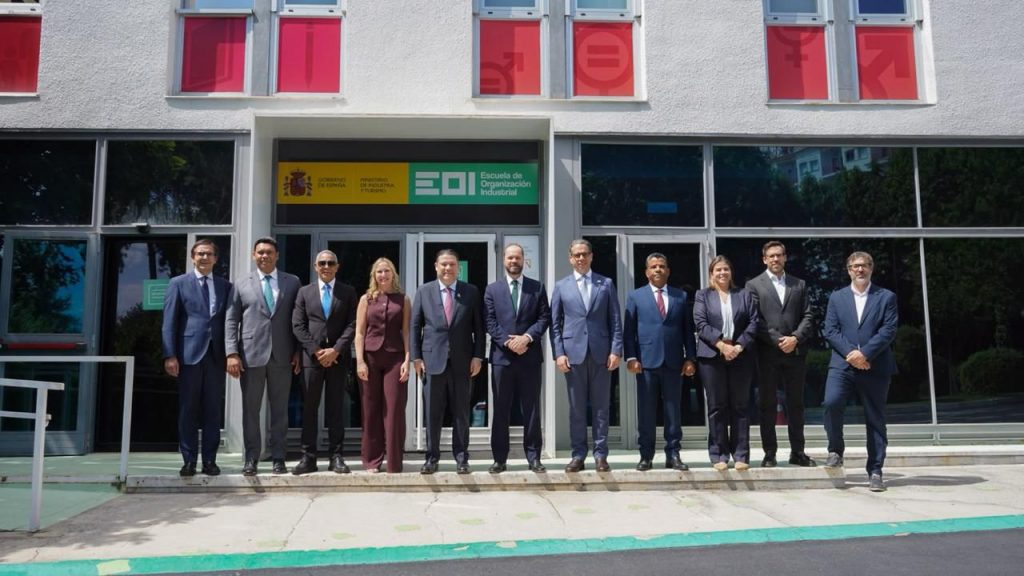 MICM y EOI de España lanzan programa de liderazgo para mujeres del sector industrial dominicano
