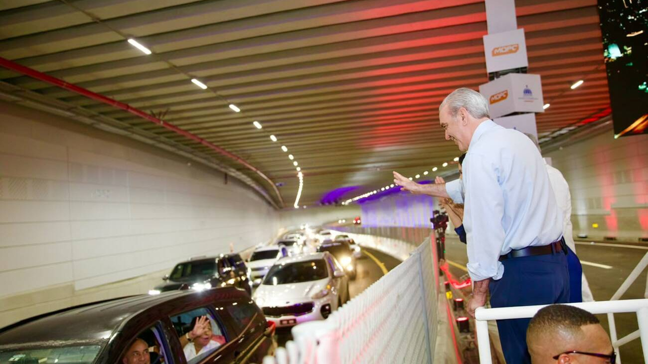 Abinader inaugura túnel de la Plaza de la Bandera que redefine movilidad del Gran Santo Domingo Abinader inaugura túnel de la Plaza de la Bandera que redefine movilidad del Gran Santo Domingo