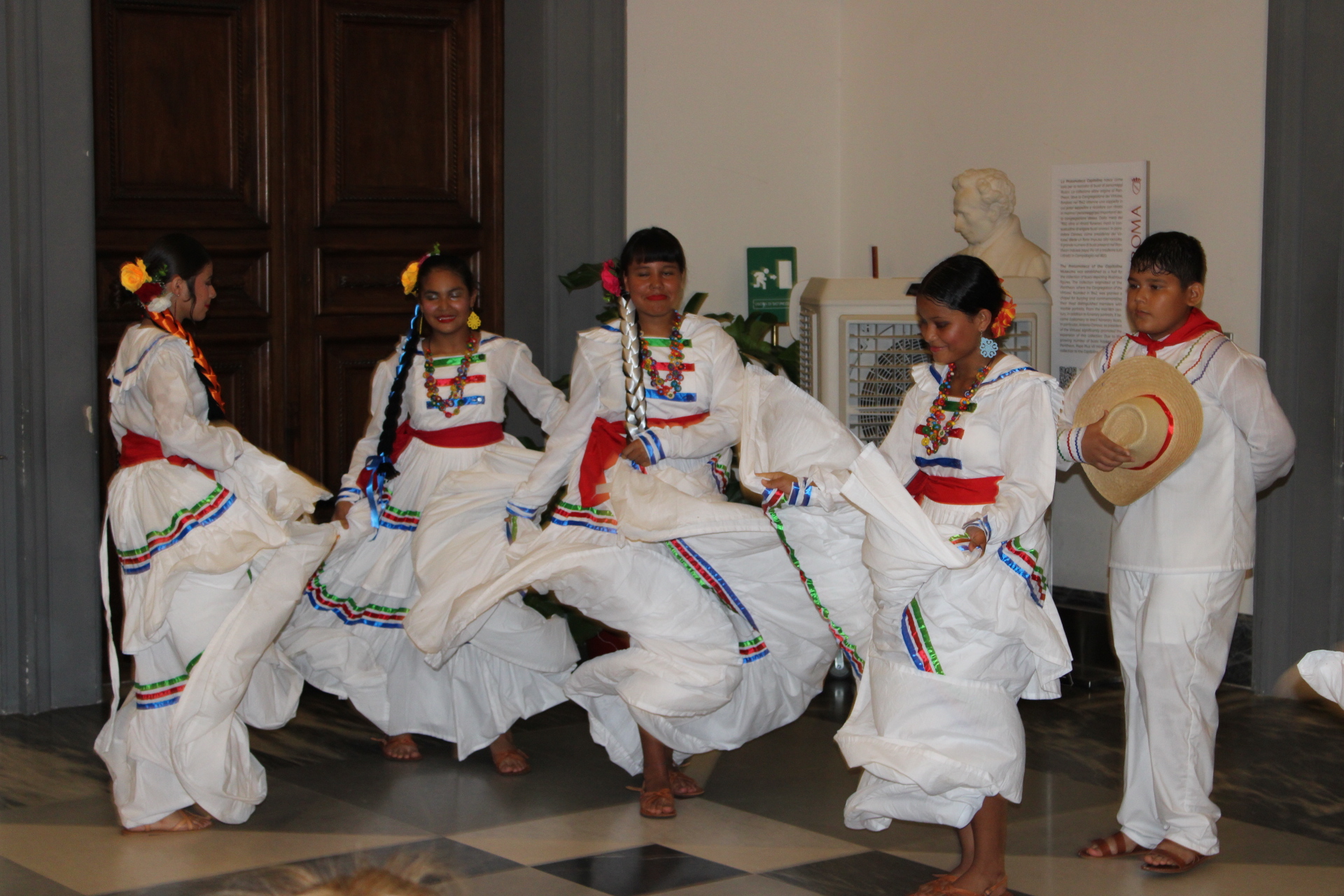 Italia: Más de 100 niños celebran sus raíces dominicanas en el Campidoglio de Roma Italia: Más de 100 niños celebran sus raíces dominicanas en el Campidoglio de Roma