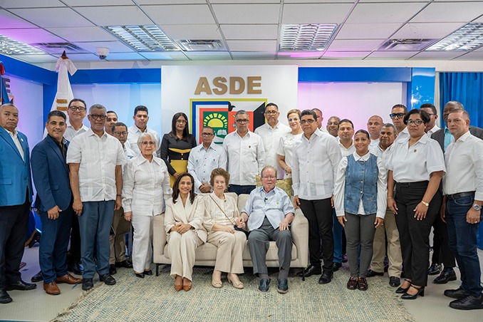 Pepín Corripio visita por primera vez el Ayuntamiento de Santo Domingo Este y recibe la Llave de la Ciudad Pepín Corripio visita por primera vez el Ayuntamiento de Santo Domingo Este y recibe la Llave de la Ciudad