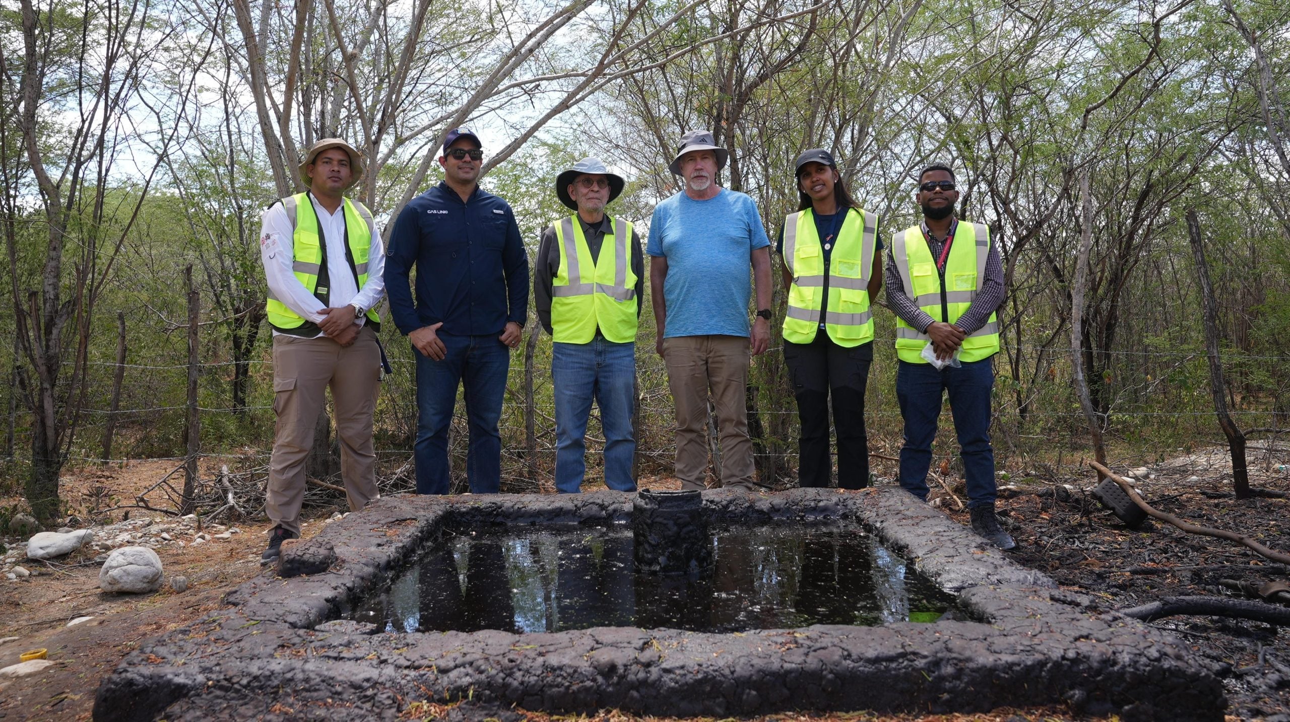 Geólogos estadounidenses visitan cuenca de Azua para iniciar investigación sobre potencial de hidrocarburos Geólogos estadounidenses visitan cuenca de Azua para iniciar investigación sobre potencial de hidrocarburos
