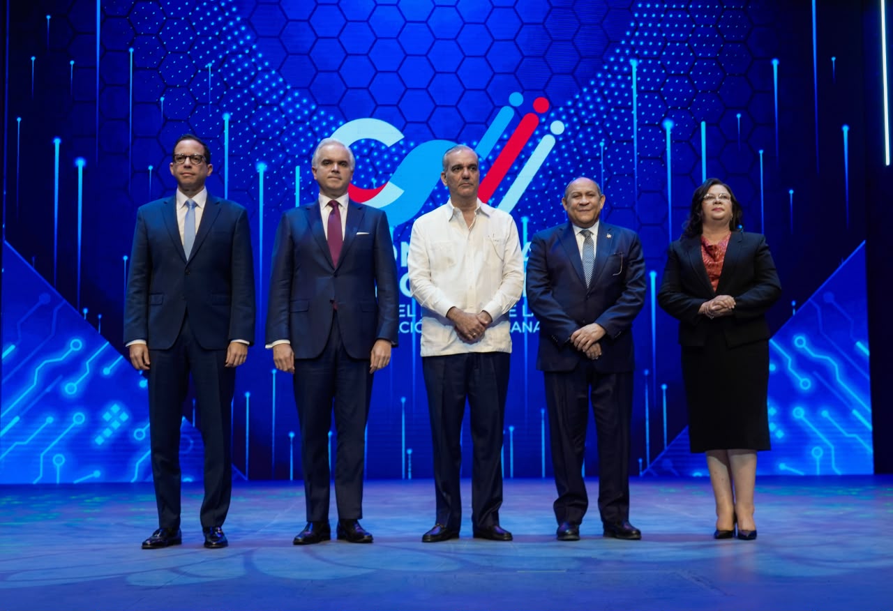 Luis Abinader asume compromiso de convertir en políticas públicas los resultados de la Consulta Nacional sobre el Futuro de la Educación Luis Abinader asume compromiso de convertir en políticas públicas los resultados de la Consulta Nacional sobre el Futuro de la Educación