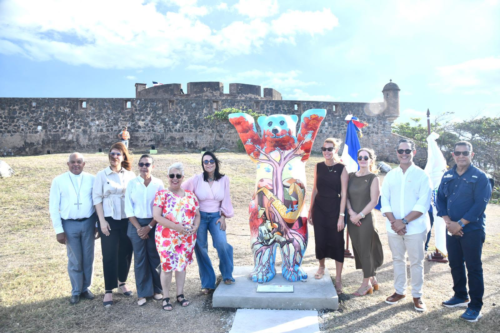 La Embajada de Alemania inaugura en Puerto Plata «El Puente», un Buddy Bear símbolo de la amistad bilateral La Embajada de Alemania inaugura en Puerto Plata «El Puente», un Buddy Bear símbolo de la amistad bilateral