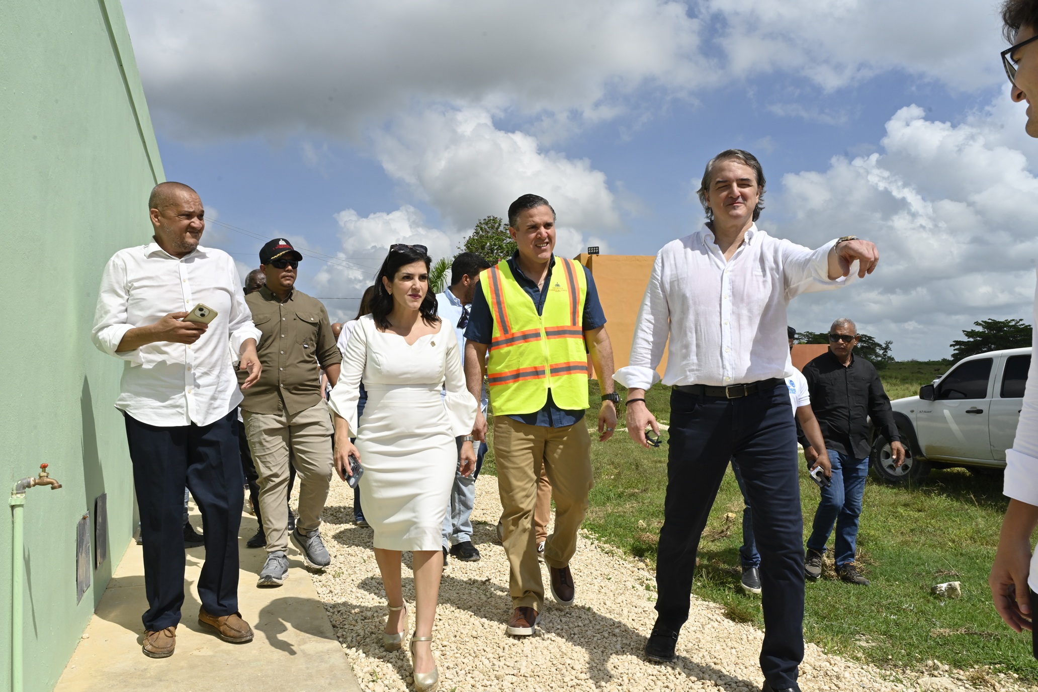 Banreservas, Fiduciaria Reservas y MIVED inician construcción de 400 apartamentos en la segunda etapa de Las Acacias III Banreservas, Fiduciaria Reservas y MIVED inician construcción de 400 apartamentos en la segunda etapa de Las Acacias III