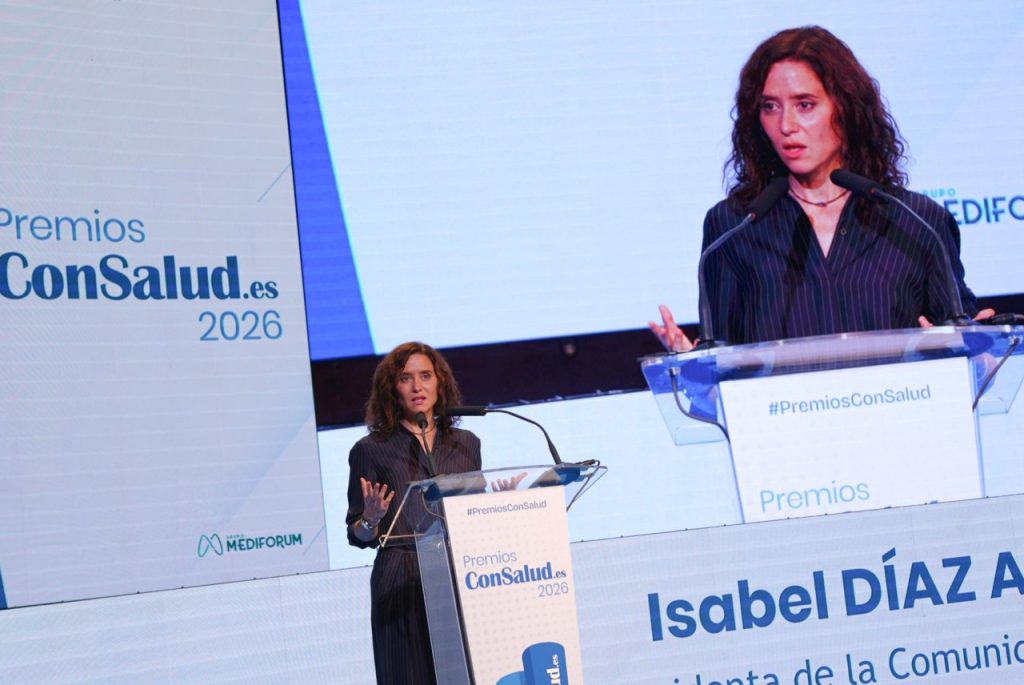 Ayuso defiende sanidad madrileña como ‘marca España’ tras recibir el Premio ConSalud 2026 al Político del Año Ayuso defiende sanidad madrileña como ‘marca España’ tras recibir el Premio ConSalud 2026 al Político del Año