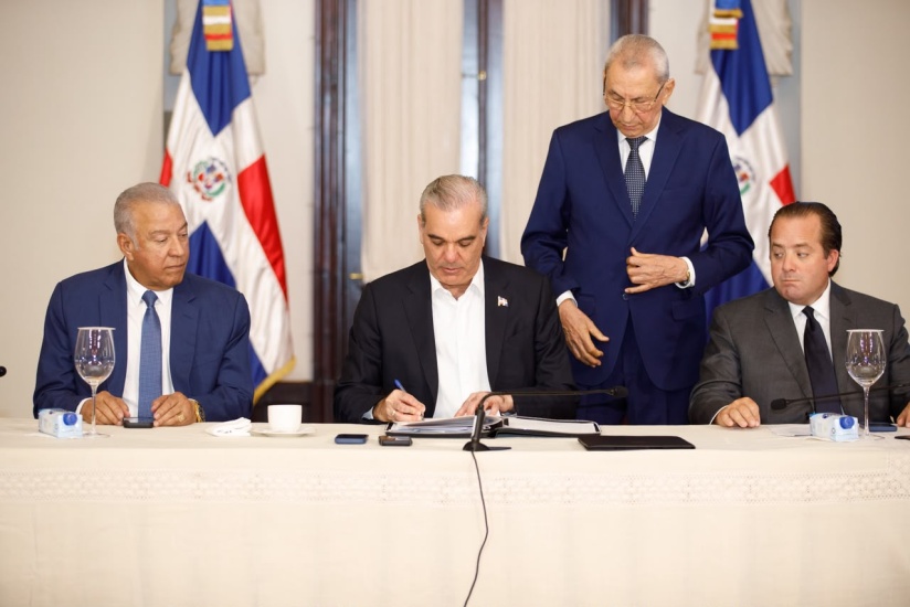 Abinader declara «terrorismo ambiental» dañar parques nacionales con penas hasta 30 años Abinader declara «terrorismo ambiental» dañar parques nacionales con penas hasta 30 años