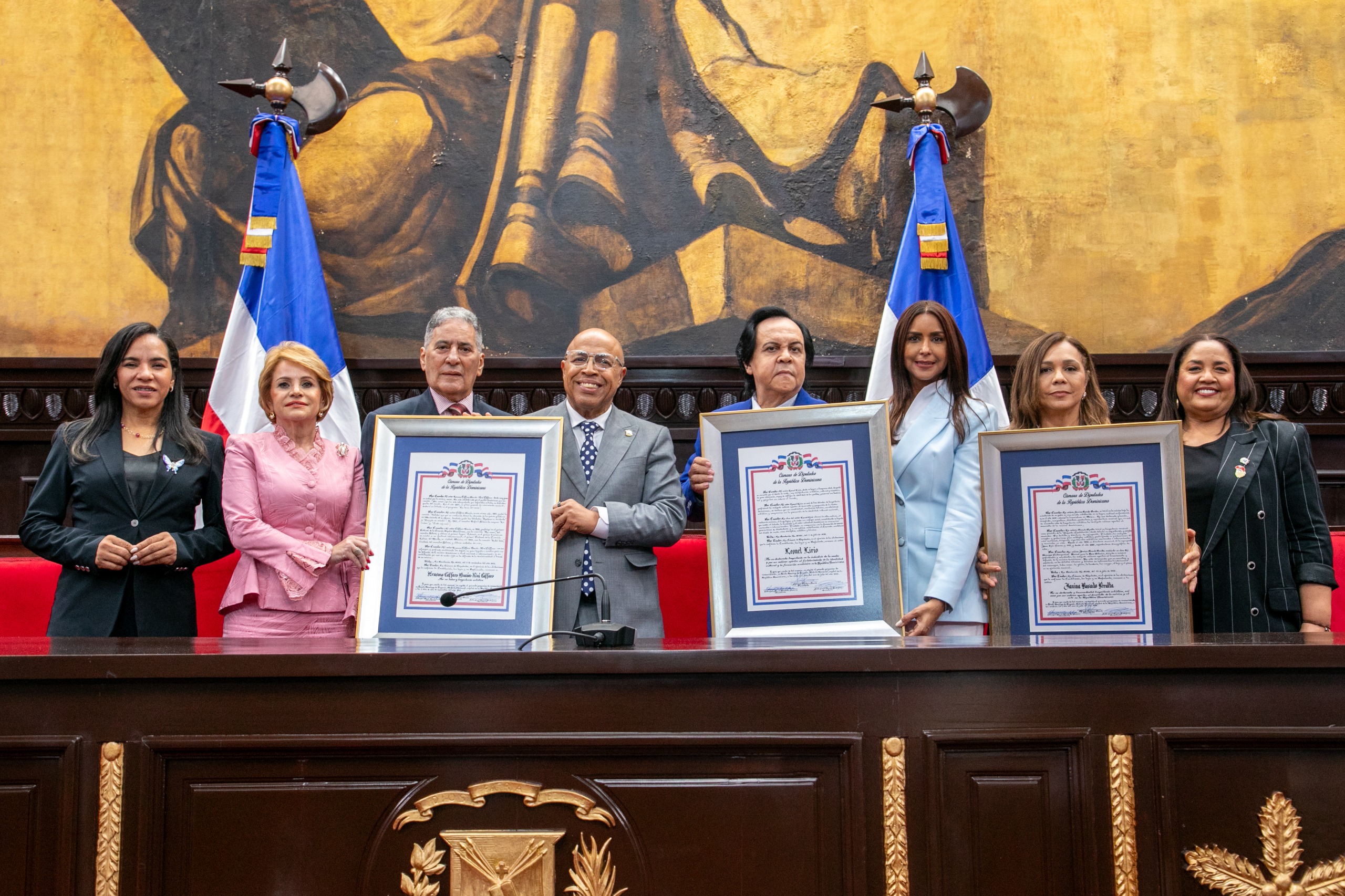 Diputados reconocen trayectoria y legado cultural de Niní Cáffaro, Leonel Lirio y Janina Rosado  